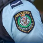 O brasão da Polícia de Nova Gales do Sul. Casal cazaque acusado de roubar mais de US$ 1 milhão em um cassino em Sydney