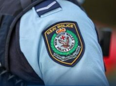 Casal cazaque acusado de roubar mais de US$ 1 milhão em um cassino em Sydney O brasão da Polícia de Nova Gales do Sul. Casal cazaque acusado de roubar mais de US$ 1 milhão em um cassino em Sydney