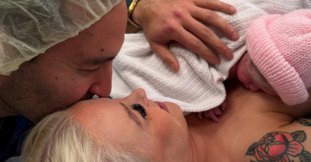 O casal de poder político Georgie Purcell, deputado da Justiça Animal vitoriana, e o deputado federal trabalhista Josh Burns deram as boas-vindas ao primeiro filho, numa época em que seu pai judeu 