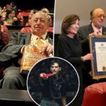 Catsimatidis e Hochul acompanham a exibição de 'Marty Supreme' durante a confusão sonora