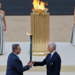 Chama dos Jogos Olímpicos de Inverno de 2026 entregue aos organizadores do Milan-Cortina