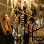 Chanel destaca 'Coutures' de Alice Winocour, estrelado por Angelina Jolie, o primeiro filme rodado na sede de Paris, em exibição privada