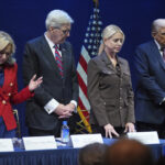 Pastor pessoal da presidente Paula White Cain, fala durante um evento de campanha de Donald Trump cortejando conservadores devotos combinando louvor, oração e patriotismo, quinta-feira, 23 de julho de 2020, em Alpharetta, Geórgia. (AP Photo/John Amis)