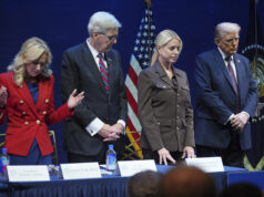 Chega de bobagem de ‘liberdade religiosa’ do regime Trump Pastor pessoal da presidente Paula White Cain, fala durante um evento de campanha de Donald Trump cortejando conservadores devotos combinando louvor, oração e patriotismo, quinta-feira, 23 de julho de 2020, em Alpharetta, Geórgia. (AP Photo/John Amis)