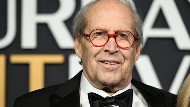 Chevy Chase foi 'ferido' por 'SNL50', excluindo-o: 'Alguém cometeu um erro. Eles deveriam ter me colocado naquele palco'
