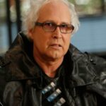 Chevy Chase teve 'Meltdown' no set de 'Community' depois que o incidente com N-Word se tornou público e disse 'Minha carreira está arruinada', Diretor de Reivindicações; A tripulação cantou 'F— You, Chevy!' na festa de encerramento