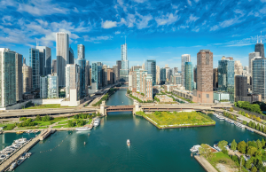 Chicago avalia grande aumento de impostos sobre apostas esportivas em orçamento de US$ 16,6 bilhões Vista aérea do horizonte da cidade de Chicago. Chicago avalia grande aumento de impostos sobre apostas esportivas em orçamento de US$ 16,6 bilhões