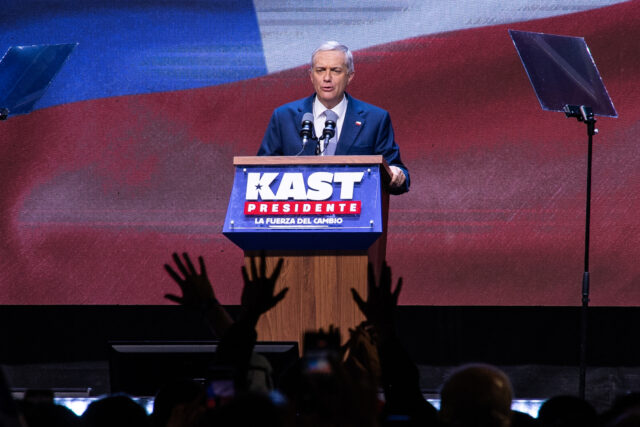 Chile elege José Antonio Kast, de extrema direita, como próximo presidente
