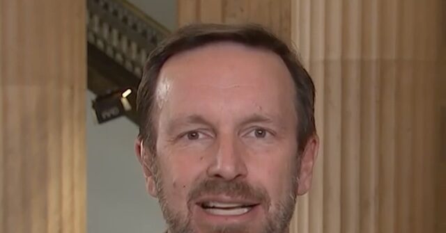 Chris Murphy culpa Trump pelo tiroteio em Brown - campanha Chris Murphy culpa Trump pelo tiroteio em Brown - campanha para 'aumentar a violência neste país'