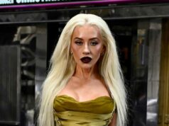 Christina Aguilera diz que sua filha não quer que ela use maquiagem Christina Aguilera comemora 43º aniversário em Las Vegas com a filha Summer, de 9 anos