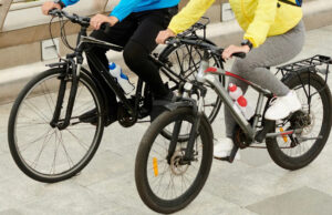 Ciclista confrontado pela polícia durante o dia: ‘Isso já aconteceu várias vezes’ Yahoo news home