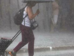 Ciclone tropical Hayley atualizado, deverá cruzar a costa na noite de terça-feira Ciclone tropical Hayley atualizado, deverá cruzar a costa na noite de terça-feira