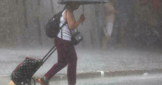 Ciclone tropical Hayley atualizado, deverá cruzar a costa na noite de terça-feira
