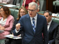 Cidadão britânico enfrenta deportação da Austrália depois que policiais fazem descobertas perturbadoras – enquanto o governo albanês endurece as regras de visto após o ataque em Bondi Beach O ministro do Interior, Tony Burke, disse que o cidadão britânico ‘veio aqui para odiar’ e que não tinha o direito de ‘ficar’