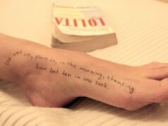 Citações de Lolita, identidades de mulheres: democratas divulgam dezenas de novas imagens de Epstein Os democratas do Congresso divulgaram dezenas de novas imagens do espólio do falecido criminoso sexual condenado Jeffrey Epstein na quinta-feira.