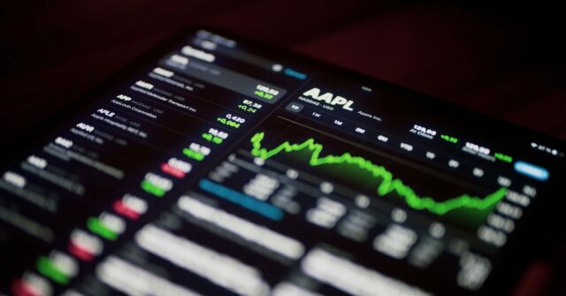 Citi reitera classificação de compra de ações da Apple e Ex-advogado de compliance da Apple multado | Gráfico de ações da AAPL na tela