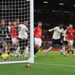 Manchester United ataca escanteio contra o West Ham