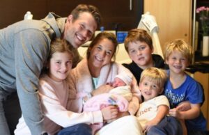 Clayton Kershaw, estrela do Los Angeles Dodgers, e sua esposa Ellen dão as boas-vindas ao bebê nº 5 Guia da família de Freddie Freeman