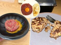 Cliente alheio pede bife tártaro – e depois tenta cozinhá-lo: ‘Porco não cultivado’ Colagem de um tweet sobre bife tártaro; a imagem da esquerda mostra bife tártaro preparado em um prato, a imagem da direita mostra bife tártaro despreparado com gema de ovo crua.