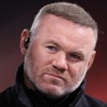 A lenda do Manchester United, Wayne Rooney, fala no final da partida da Liga dos Campeões entre Tottenham Hotspur e Villarreal no Tottenham Hotspur Stadium em 2025, em Londres, Inglaterra.