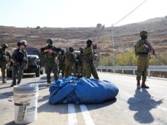 Colonos judeus abatem gado palestino e atacam família na Cisjordânia, relata IDF Um advogado instou o Shin Bet a agir depois que três jovens judeus supostamente atacaram uma mulher árabe grávida em Jaffa, alertando que a violência dos colonos está sendo transferida da Cisjordânia para as cidades de Israel. (crédito: captura de tela/seção 27a lei de direitos autorais)