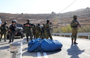 Colonos judeus abatem gado palestino e atacam família na Cisjordânia, relata IDF Um advogado instou o Shin Bet a agir depois que três jovens judeus supostamente atacaram uma mulher árabe grávida em Jaffa, alertando que a violência dos colonos está sendo transferida da Cisjordânia para as cidades de Israel. (crédito: captura de tela/seção 27a lei de direitos autorais)