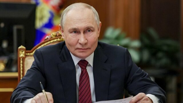 À medida que o presidente russo, Vladimir Putin, abandonava o seu interesse pelos meios de comunicação independentes e pelas liberdades civis e voltava o seu foco para a restauração da esfera de influência da antiga União Soviética, aqueles que o rodeavam alinhavam-se.