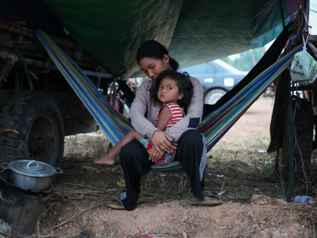 Combates transfronteiriços entre Tailândia e Camboja entram no quarto dia Combates transfronteiriços entre Tailândia e Camboja entram no quarto dia
