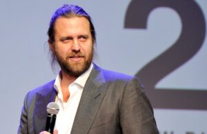 Começa o julgamento de fraude da Netflix de Carl Rinsch: o diretor de ficção científica era um vigarista ou apenas passou da cabeça? Começa o julgamento de fraude da Netflix de Carl Rinsch: o diretor de ficção científica era um vigarista ou apenas passou da cabeça?