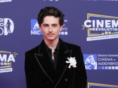 Comentários de ‘nível superior’ de Timothee Chalamet provocam reações mistas dos fãs RK_2342 Adam Sandler e Timothee Chalamet jogam basquete