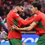 Noussair Mazraoui atravessando para Marrocos.