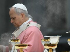 Como assistir à missa da véspera de Natal do Papa hoje à noite na NBC Como assistir à missa da véspera de Natal do Papa hoje à noite na NBC