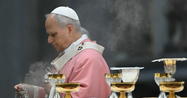 Como assistir à missa da véspera de Natal do Papa hoje à noite na NBC
