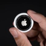 Um telefone Google Pixel exibindo o papel de parede do Mint