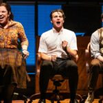 Como o elenco e o diretor de 'Merrily We Roll Along' transformaram seu musical de sucesso da Broadway em uma experiência cinematográfica