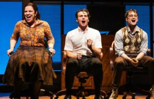 Como o elenco e o diretor de ‘Merrily We Roll Along’ transformaram seu musical de sucesso da Broadway em uma experiência cinematográfica Como o elenco e o diretor de 'Merrily We Roll Along' transformaram seu musical de sucesso da Broadway em uma experiência cinematográfica