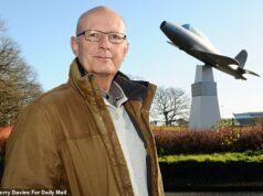 Como o pequeno aeroporto se tornou uma das capitais dos jatos particulares da Grã-Bretanha em meio a planos de DOBRAR todos os voos de luxo… mas os vizinhos NÃO estão impressionados Colin Shearn (foto) fundou o Farnborough Noise Group há seis anos