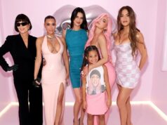Como os Kardashians comemoraram o Natal depois de pular a festa repleta de estrelas Como os Kardashians comemoraram o Natal depois de pular a festa repleta de estrelas