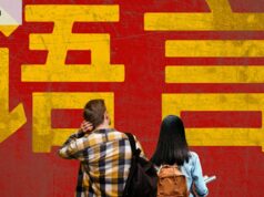 Como podemos competir com Pequim quando tão poucos de nós falam chinês? O primeiro-ministro Kevin Rudd cumprimentando o então vice-presidente da China, Xi Jinping, em 2010.