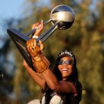 Compre outra Manopla do Infinito para ela. A seqüência de vitórias de A'ja Wilson continua como Atleta Feminina do Ano da AP