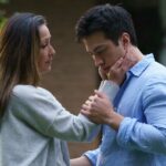 Conheça a mãe de Shane Hollander: a estrela de 'Heated Rivalry', Christina Chang, sobre como criar filhos queer e pensar que os roteiros eram 'pornografia suave' no início