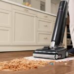 Conheça o Eureka Floorshine 880: o herói autolimpante e desodorizante que toda casa precisa