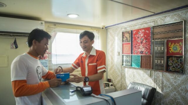 Conheça o Teras BRI Kapal, o banco flutuante que as comunidades insulares esperavam
