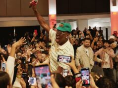 Conselhos e iPads: Tyler, o Criador, retorna à alma mater de sua escola secundária em Hawthorne para retribuir Conselhos e iPads: Tyler, o Criador, retorna à alma mater de sua escola secundária em Hawthorne para retribuir