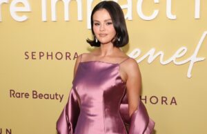 Copie o suéter Cozy Fair Isle de Selena Gomez por apenas US $ 39 NOVA IORQUE, NOVA IORQUE - 29 DE OUTUBRO: Reese Witherspoon participa do 2024 WSJ Innovators Awards no Museu de Arte Moderna em 29 de outubro de 2024 na cidade de Nova York. (Foto de TheStewartofNY/WireImage)
