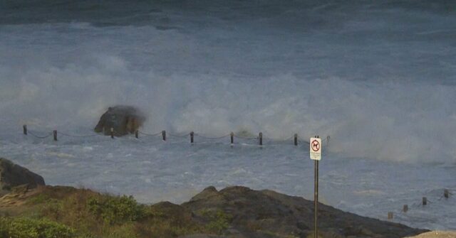 Corpo encontrado após mulher ser arrastada para o mar em Sydney
