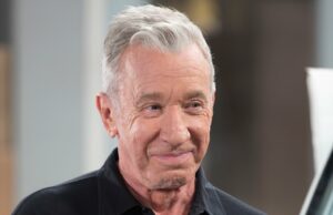 Costar de ‘Last Man Standing’ de Tim Allen o surpreende em ‘Shifting Gears’ Um guia para as estrelas convidadas mais icônicas de Shifting Gears, de Tim Allen, Jenna Elfman, Tim Allen, Nancy Travis