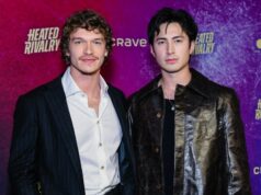 Criador de ‘Heated Rivalry’ encerra questão sobre sexualidade dos atores: ‘Não acho que haja motivo para entrar nessas coisas’ Criador de 'Heated Rivalry' encerra questão sobre sexualidade dos atores: 'Não acho que haja motivo para entrar nessas coisas'