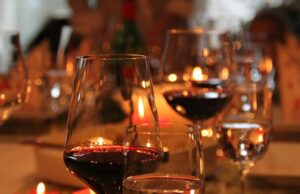 Crime no primeiro encontro: após o encontro na vinícola Livermore, mulher acusada de vandalismo de US$ 7.000 Crime no primeiro encontro: após o encontro na vinícola Livermore, mulher acusada de vandalismo de US$ 7.000