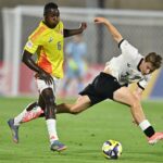 O técnico do Manchester United, Ruben Amorim, é entrevistado após entrevista coletiva no complexo de treinamento Carrington em 2025, em Manchester, Inglaterra.